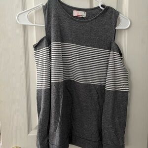 𝅺bench cold shoulder top